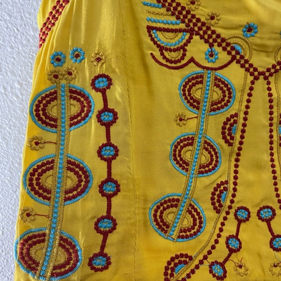 Embroidered crop top - Picture 2 of 3